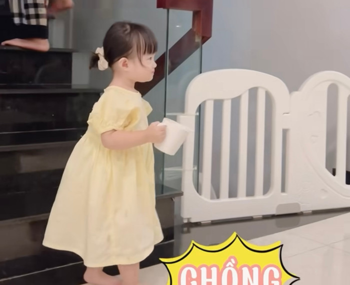 Chứng kiến thế lực khác gọi ông xã là chồng ngọt sớt, Đông Nhi chỉ biết bất lực đứng nhìn.