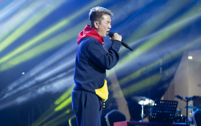 Đàm Vĩnh Hưng chi hàng trăm triệu đồng, tự tay làm điều đặc biệt cho khán giả Ảnh 2