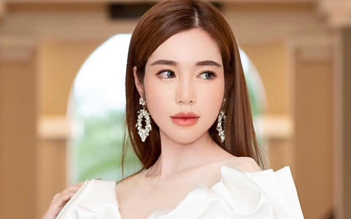 Bị chỉ trích khi đăng bài than con không có quần áo, phải xin tài trợ, Elly Trần lên tiếng thanh minh Ảnh 2