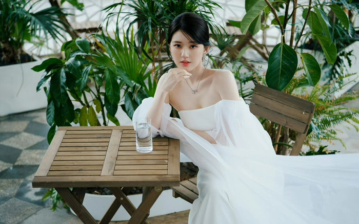 Thù lao đóng phim tăng gấp đôi chỉ sau một năm, Triệu Lộ Tư sẽ sánh ngang đàn chị Triệu Lệ Dĩnh? Ảnh 2