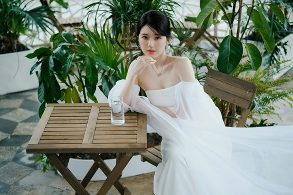 Triệu Lộ Tư được cho là sở hữu mức thù lao khủng, ngang ngửa các đàn chị như Dương Mịch, Triệu Lệ Dĩnh,...