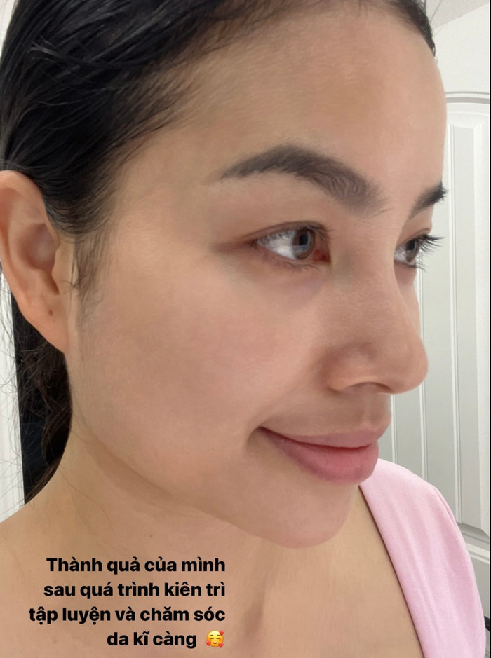 Có thể thấy mặt mộc của người đẹp 31 tuổi không khác lắm so với lúc trang điểm là mấy.