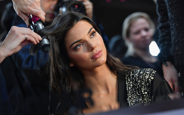 Mặt trái của nghề người mẫu, nỗi khổ ít ai tỏ tường đằng sau sàn catwalk hào nhoáng Ảnh 2