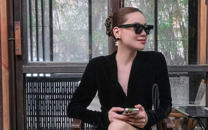 Hồ Ngọc Hà diện đồ 'kín bưng' đi uống cà phê, dân mạng thảng thốt: 'Ai làm lại chị!' Ảnh 2