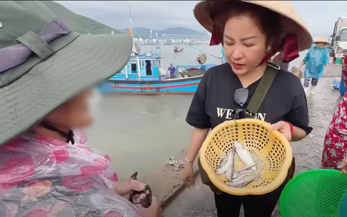 Danh hài Thúy Nga lên tiếng về đoạn clip từ thiện gây tranh cãi Ảnh 2