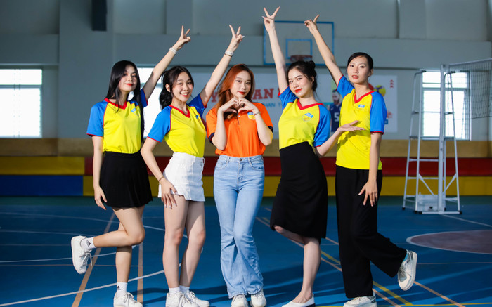 Dự thi 'khoảnh khắc đẹp', Top 45 Miss HUTECH 2023 nổi bật với nhan sắc 'đốn tim' Ảnh 2