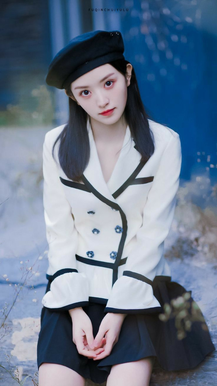 Điền Hi Vi nên tập trung vào diễn xuất thay vì cố tạo drama để nhanh chóng nổi tiếng. 