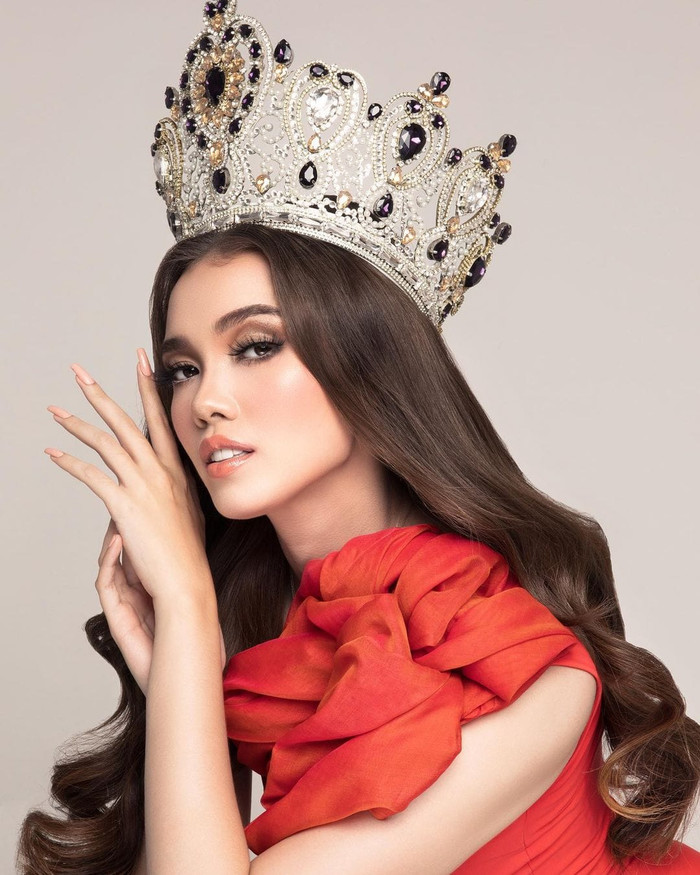 Đối thủ số 1 của Thanh Thanh Huyền gây choáng với bộ ảnh mới: Vương miện ngoại cỡ nhất làng Miss Charm Ảnh 4