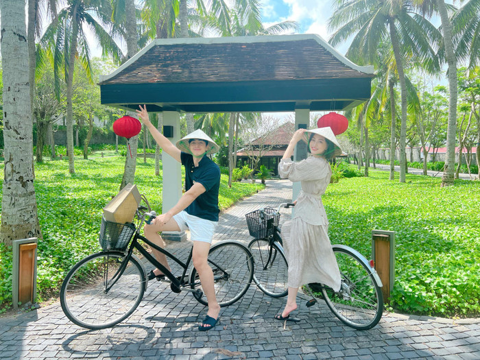 Vào đầu tháng 12 vừa qua, cặp vợ chồng son đã cùng nhau tận hưởng tuần trăng mật muộn tại một số địa điểm du lịch nổi tiếng. Trên trang cá nhân Bình An và Phương Nga đều đặn liên tục cập nhật những khoảnh khắc trong chuyến đi này và nhận về sự quan tâm, thích thú từ phía cư dân mạng