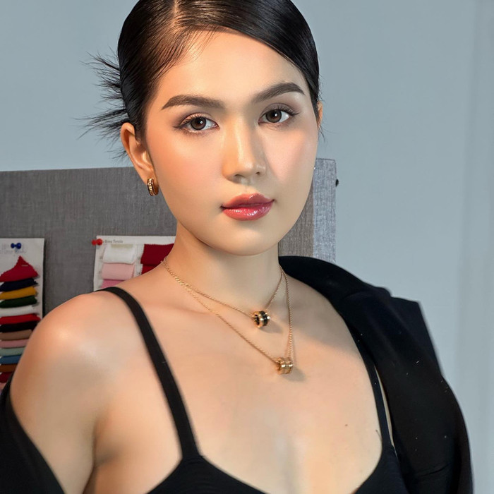 Dù đã hơn 30 tuổi nhưng Ngọc Trinh vẫn có nhan sắc trẻ trung không hề thua kém các đàn em.&nbsp;