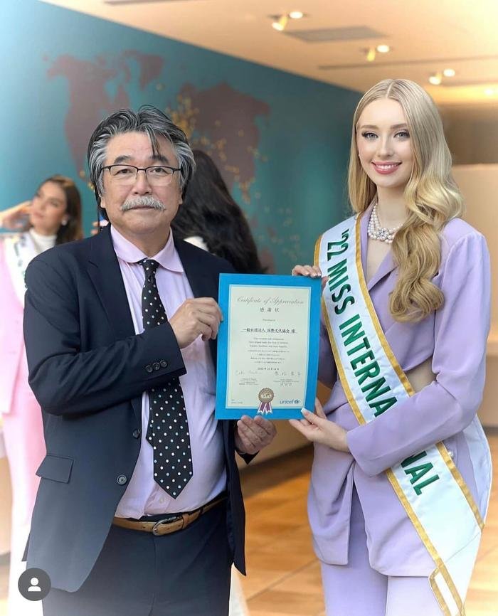 Tân Miss International 2022 có hành động ý nghĩa sau đăng quang, ngài Nawta liền bị xỉa xói Ảnh 1