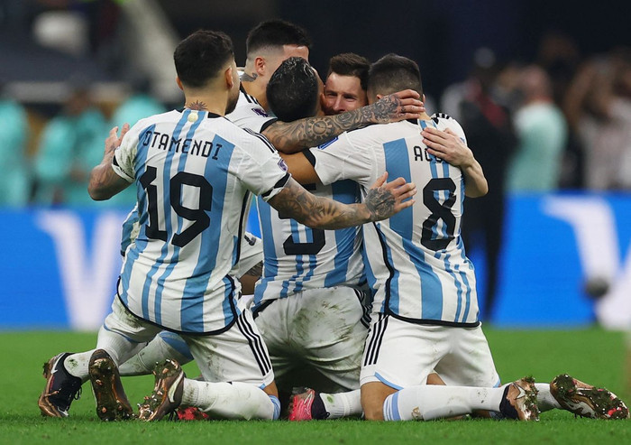 Messi và các đồng đội ăn mừng trong niềm hạnh phúc tột cùng.