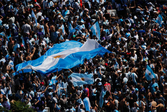 Đất nước Argentina mở hội ăn mừng Messi và các đồng đội vô địch thế giới.