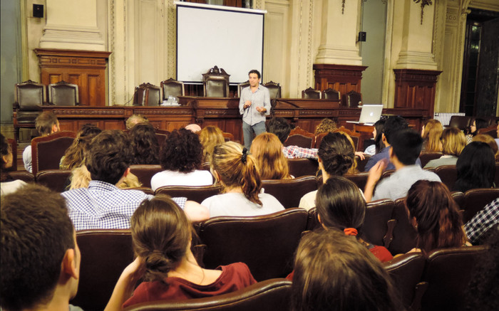 Argentina: Giáo dục miễn phí, bóng đá được dạy ở trường phổ thông Ảnh 2