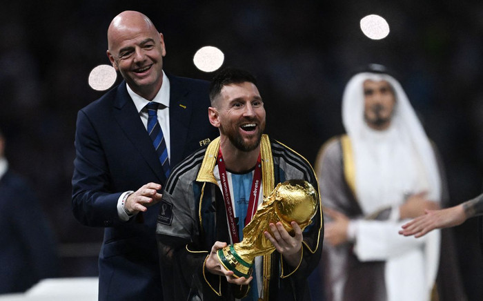 FIFA 'tát vào mặt' Ronaldo: Messi hay nhất mọi thời đại! Ảnh 2