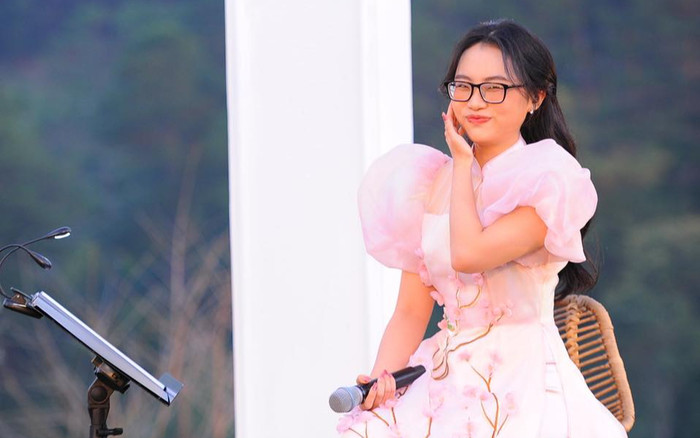 Đang hát thì trời bỗng đổ mưa, Phương Mỹ Chi liền 'quay xe' trong vòng một nốt nhạc Ảnh 2