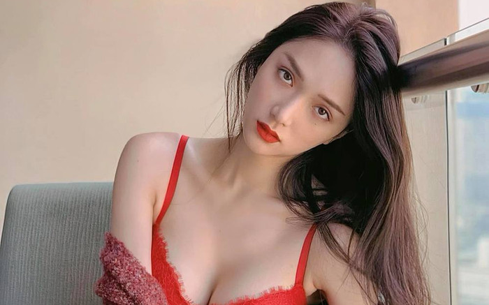 Diện đồ cắt xẻ táo bạo, Hương Giang khoe hình thể 'căng đét' Ảnh 2