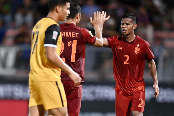 Dù có hai bàn thắng trong hiệp 1 nhưng “voi chiến” phải chờ đến pha đá phản lưới nhà ở phút 88 của Yura để nâng tỷ số lên 3-0.