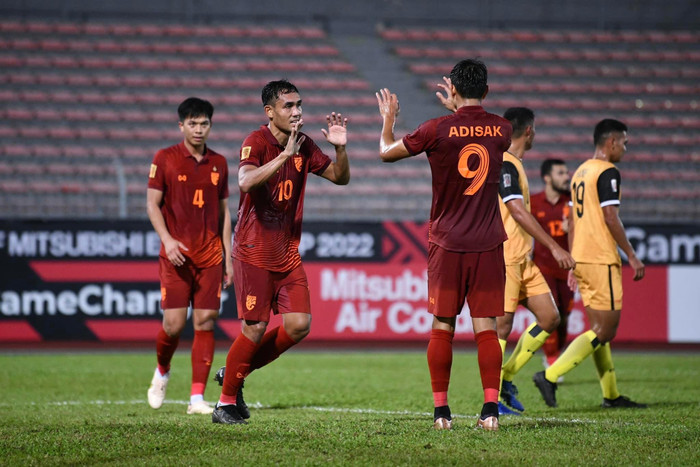 Dangda ghi bàn nhân đôi cách biệt. Số 10 của Thái Lan có 20 bàn ở AFF Cup, là chân sút vĩ đại nhất của giải đấu.