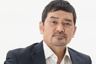 Nguyên nhân qua đời cho là xuất huyết dưới nhện (tình trạng máu bị rò rỉ chảy vào khoảng trống giữa não và màng bao quanh).