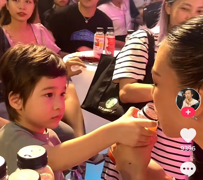 Mặc dù còn nhỏ tuổi nhưng con trai Hoàng Oanh là cậu bé rất hiểu chuyện, sống tình cảm. Con trai là động lực lớn nhất để cô cố gắng mỗi ngày.