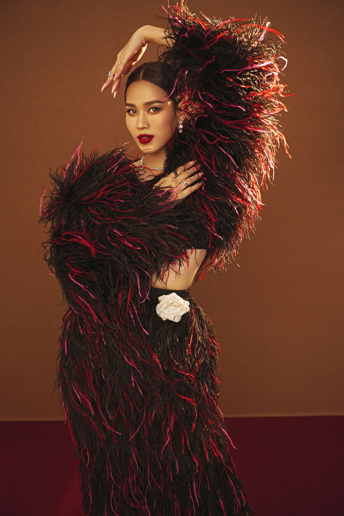 Đỗ Thị Hà xả kho bộ ảnh căng đét cuối nhiệm kỳ: Người kế nhiệm chắc áp lực lắm đây Ảnh 4