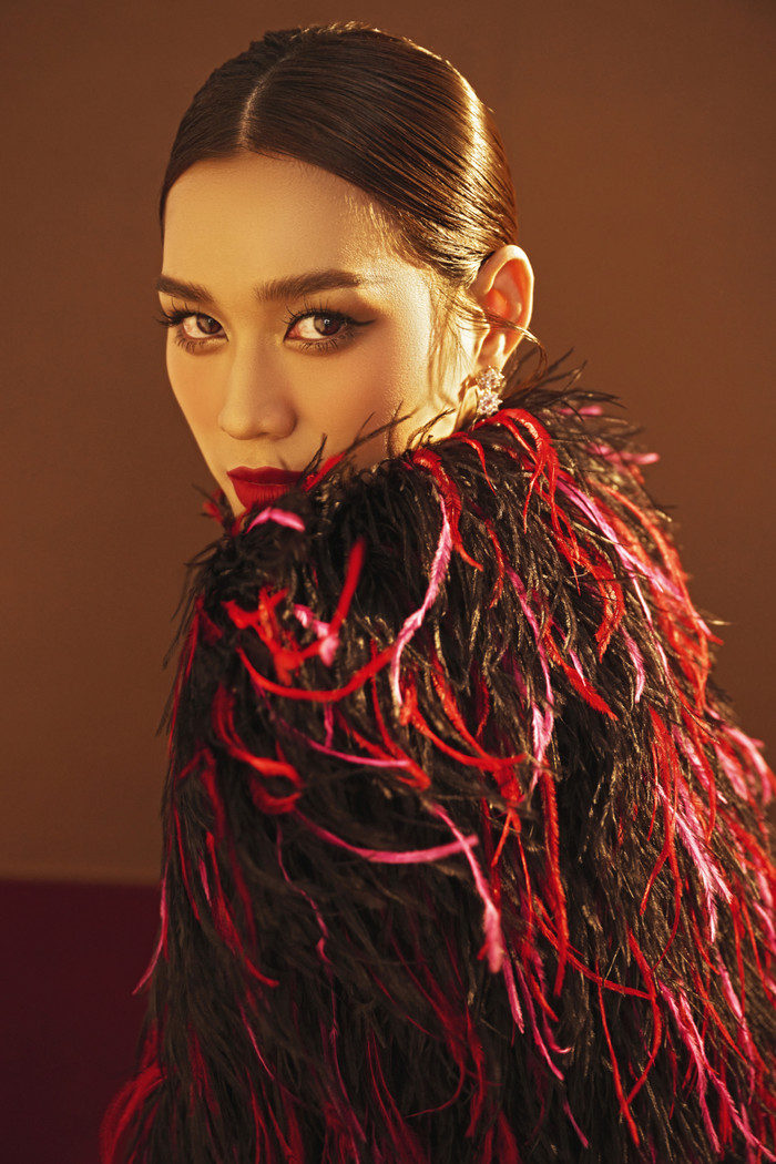 Đỗ Thị Hà xả kho bộ ảnh căng đét cuối nhiệm kỳ: Người kế nhiệm chắc áp lực lắm đây Ảnh 3