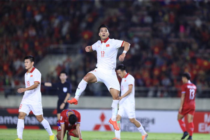 Văn Thanh ghi bàn ấn định tỷ số 6-0 cho Việt Nam. Ảnh: Minh Dân