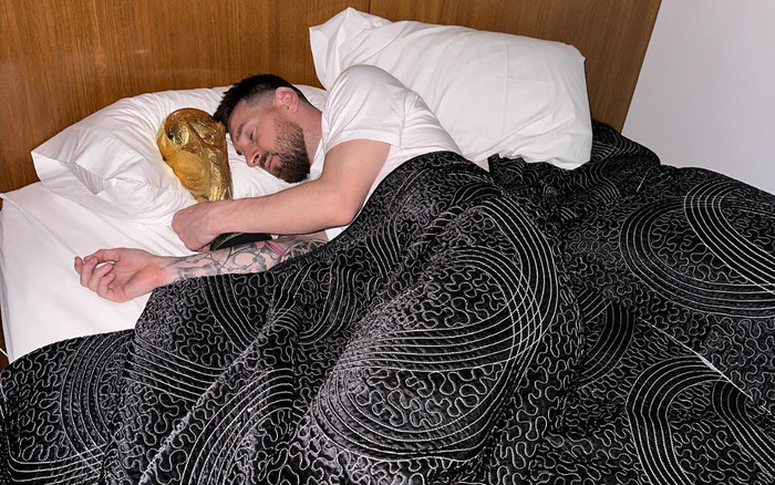 MC thân Ronaldo liên tục mỉa mai Messi: Ai cũng biết vô địch rồi, khoe nhiều thế! Ảnh 2