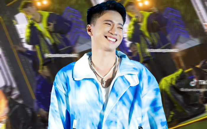 Thấy S.T Sơn Thạch 'đội mưa' trình diễn hết mình trên sân khấu, fan phản ứng ra sao? Ảnh 2