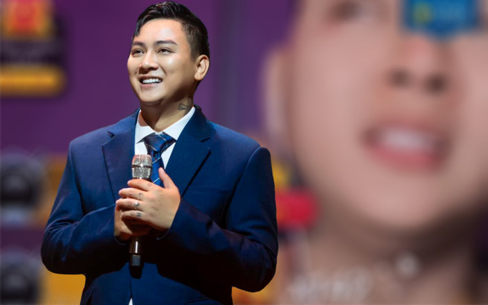 Hát trên livestream, Hoài Lâm thể hiện ra sao mà bị nhận xét: 'Nhìn cứ sầu sầu, thấy tội' Ảnh 2