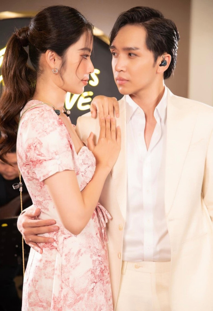 Sau khi lùm xùm ngó lơ Nam Em trong đêm nhạc, Bạch Công Khanh nhận về không ít lời chỉ trích từ cộng đồng mạng.