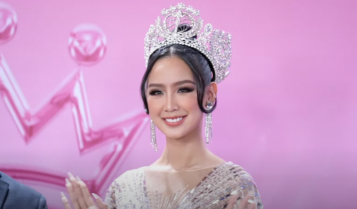 Hoa hậu Liên lục địa 2022 - Bảo Ngọc chọn màu son khác biệt so với các mỹ nhân còn lại nhưng vẫn khoe được vẻ đẹp ngọt ngào nhưng không kém phần sắc sảo của mình với vai trò là thành viên BGK của cuộc thi. 