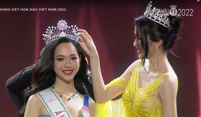 Trịnh Thùy Linh là người đẹp xứ Thanh và cũng theo học trường Kinh tế Quốc dân giống như Hoa hậu Đỗ Thị Hà.