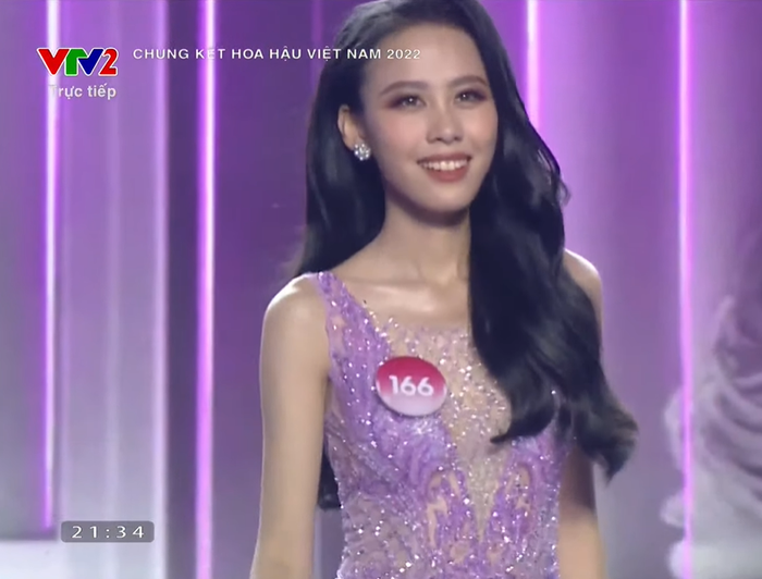 Bé Quyên sải bước như nữ hoàng với váy dạ hội: Vương miện 'Hương Sắc Việt' sắp tìm ra chủ nhân Ảnh 6