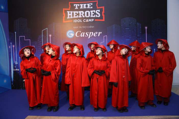 Chiến thắng trước loạt đối thủ, Queen vẫn vắng mặt trên sân khấu Ảnh 4