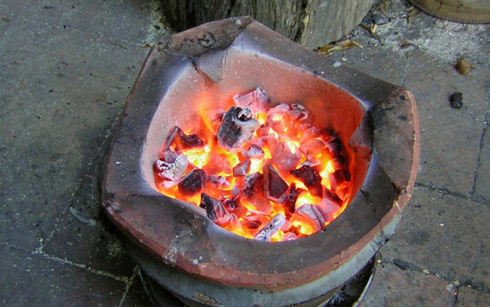 Đốt than sưởi ấm, 3 người trong một gia đình nhập viện khẩn: Bác sĩ cảnh báo Ảnh 2