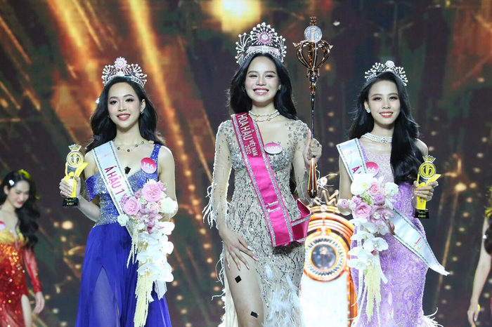 Tân Top 3 Miss Vietnam 2022: Hoa hậu Thanh Thuỷ (giữa) - Á hậu 1 Thuỳ Linh (trái) - Á hậu 2 Ngọc Hằng (phải)