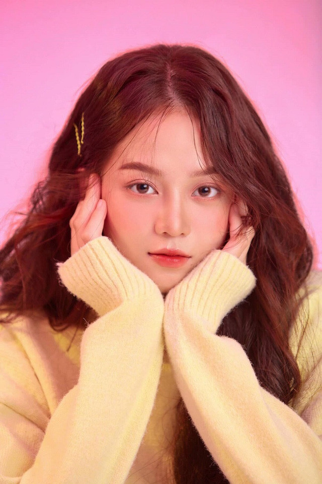 Ngay từ các vòng thi đầu tiên, tân Hoa hậu Huỳnh Thị Thanh Thuỷ đã gây thu hút bởi nhan sắc trong veo, chiều cao nổi bật. 