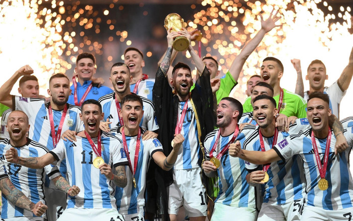 Áo choàng của Messi được hỏi mua với giá hơn 23 tỷ đồng Ảnh 2