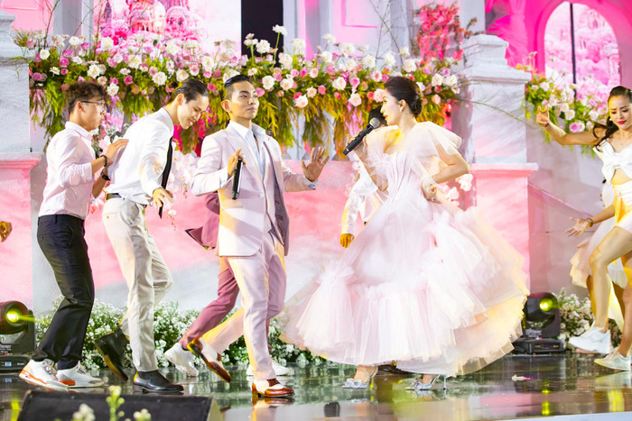 Hậu đám cưới hoành tráng, Khánh Thi bỗng chất vấn Phan Hiển: 'Cưới em về anh còn yêu em không?' Ảnh 2