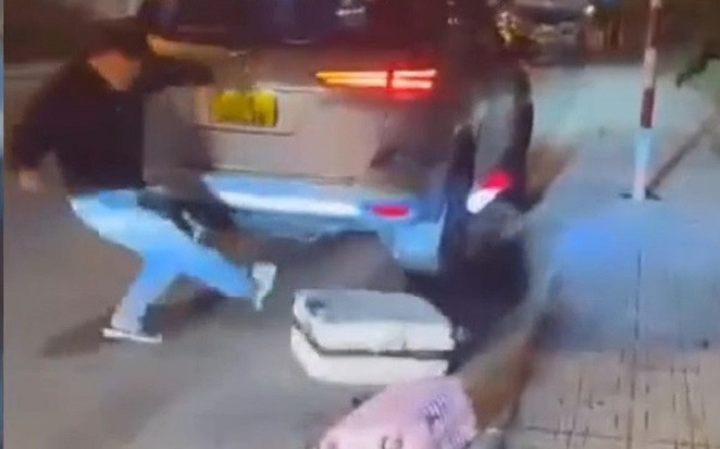 'Cái kết' cho nam tài xế chửi mắng thậm tệ, ném vali của du khách ở Đà Lạt Ảnh 2