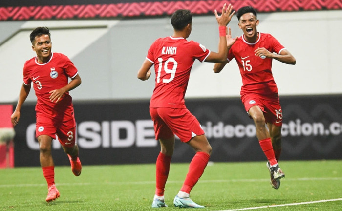 Singapore đánh bại Myanmar 3-2 trên sân nhà.