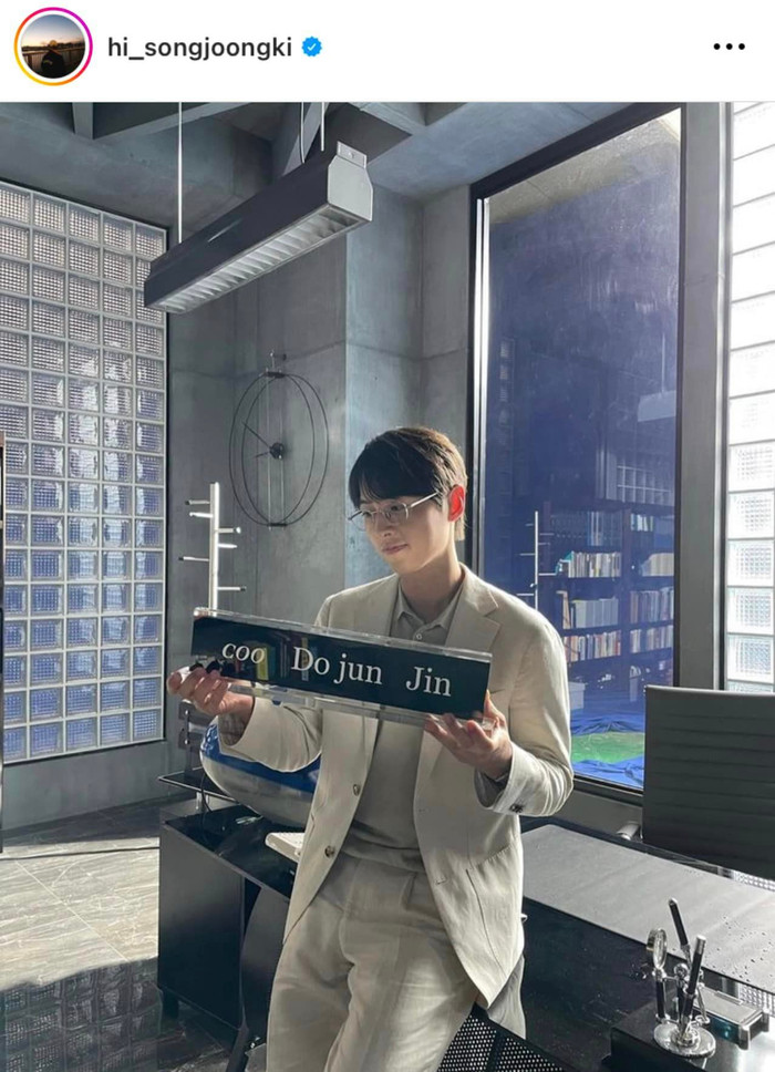 Song Joong Ki gửi lời chào tạm biệt đến phim và người hâm mộ.