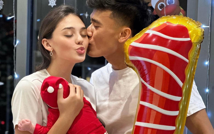 Vợ Tây Bùi Tiến Dũng mừng quý tử tròn 1 tháng nhưng vẫn quyết giấu mặt cực khéo Ảnh 2