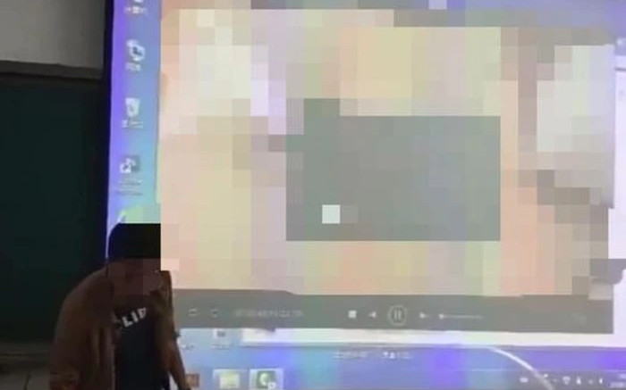 Nam giáo viên chiếu nhầm đoạn chat 'nhạy cảm' trên lớp khiến học trò 'ngượng chín mặt' Ảnh 2