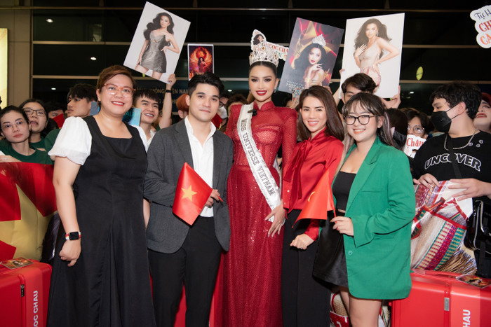 Ban tổ chức Hoa hậu Hoàn vũ Việt Nam.