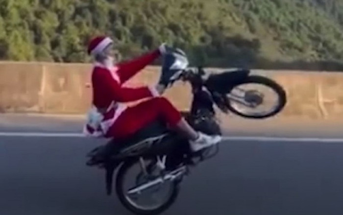 Hành động 'trẻ trâu', một 'ông già Noel' ở Thái Nguyên bị bắt tạm giam Ảnh 2