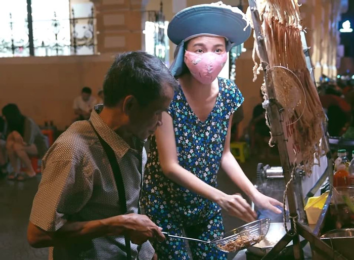 Không nhận ra Hoa hậu Thùy Tiên với tạo hình lạ lẫm tựa 'búp bê chao mi ao' Ảnh 2