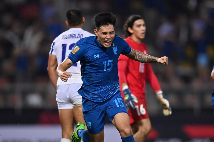 Suphanan ghi bàn quyết định giúp Thái Lan huỷ diệt Philippines 4-0, qua đó lấy ngôi đầu bảng A của Indonesia.
